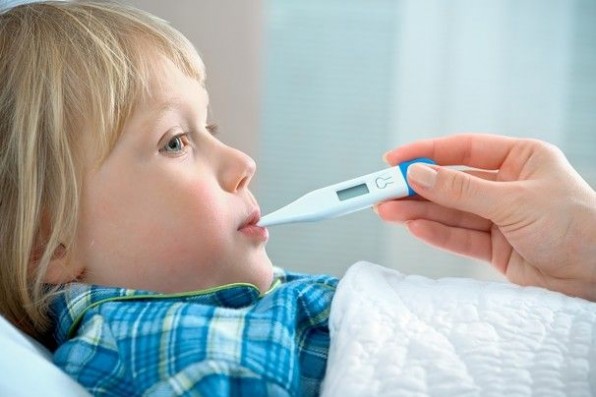 Гипертермия у детей: как сбить температуру в домашних условиях